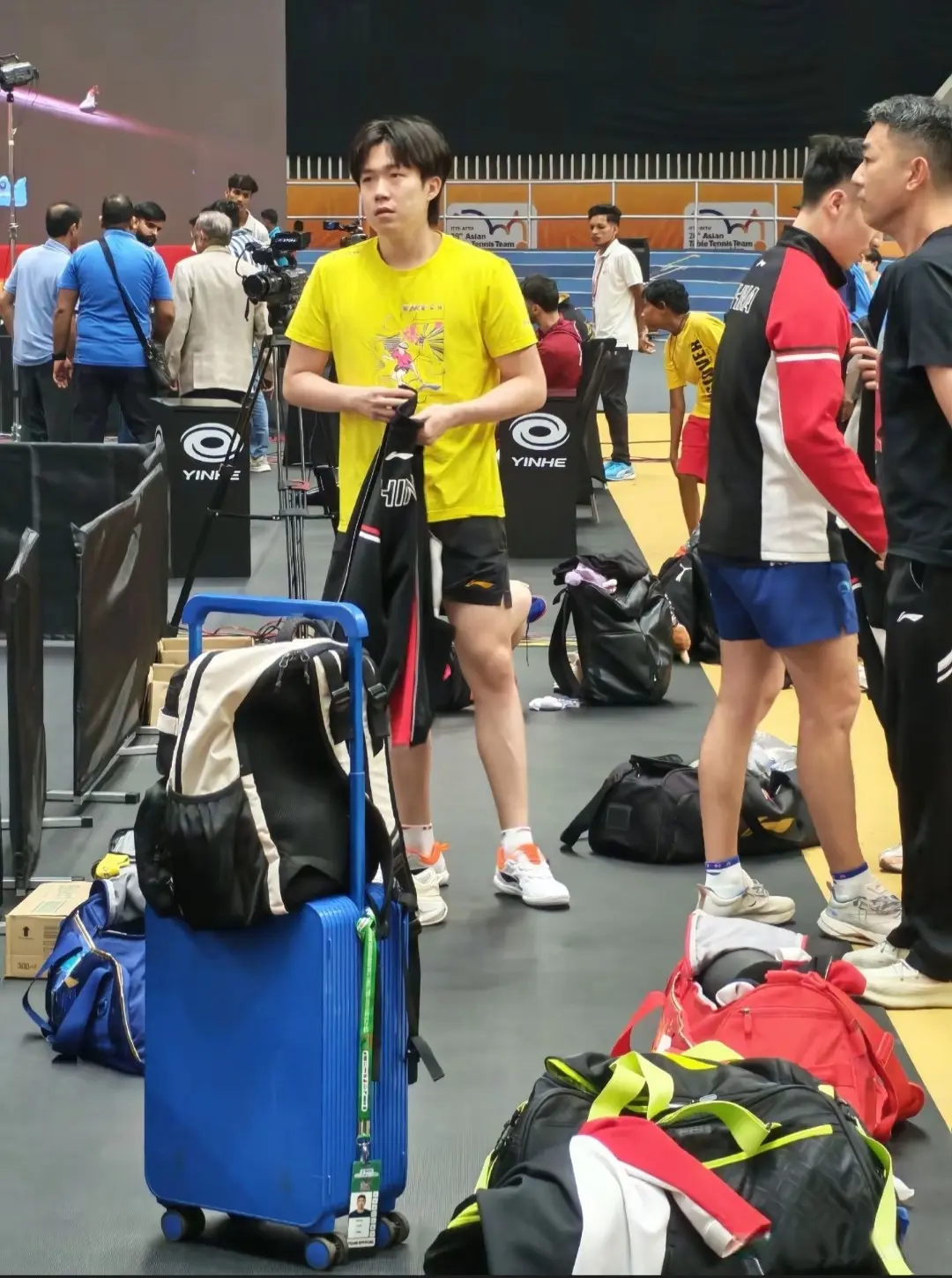 没座位, 也来给大家 没座位, 也来给大家